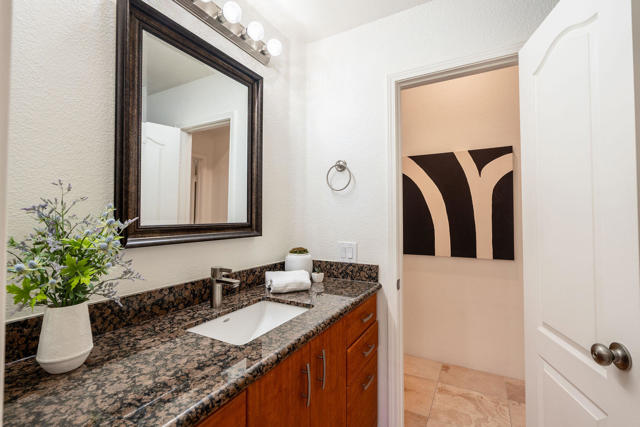 28 La Costa Drive, Rancho Mirage CA: https://media.crmls.org/mediaz/73d01d3d-39d5-4a7c-a9a9-741b22d4053f.jpg