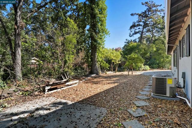 1016 Stone Valley Rd, Alamo CA: https://media.crmls.org/mediaz/73d01d92-c35d-4340-845a-ce631f8564a3.jpg