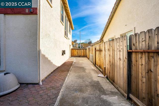 4305 Calsite Ct, Antioch CA: https://media.crmls.org/mediaz/73d02244-a00b-4cd2-8982-791e36b62e72.jpg