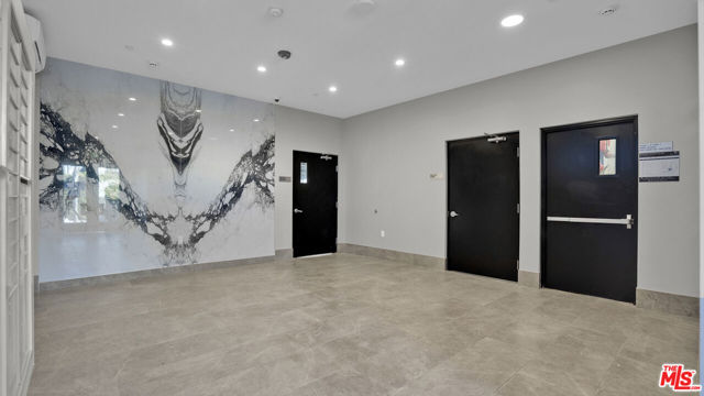 846 S Mariposa Avenue, Los Angeles CA: https://media.crmls.org/mediaz/73d03eac-09ec-4ca5-955d-c856dfb568bc.jpg