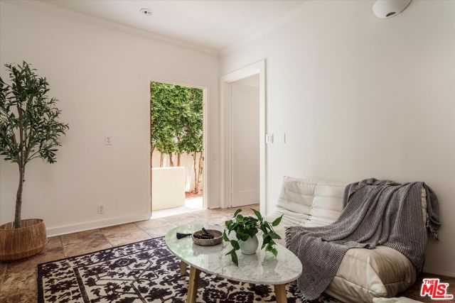 2268 Ben Lomond Drive, Los Angeles CA: https://media.crmls.org/mediaz/73d051b3-80b7-447d-b905-e727e12f1716.jpg