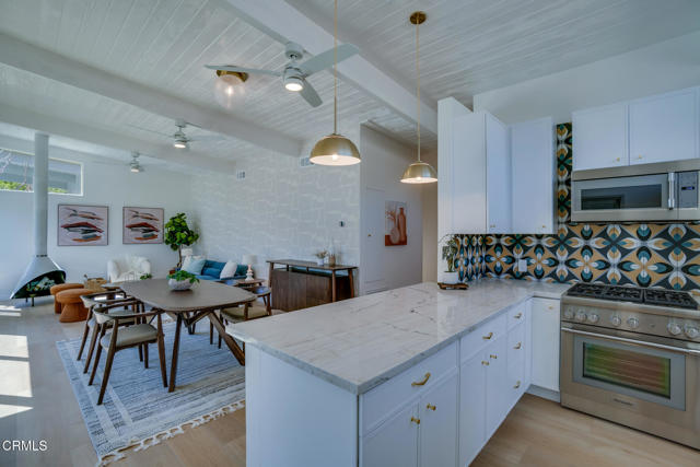 2839 N Davis Way, Palm Springs CA: https://media.crmls.org/mediaz/73d1b7ba-984f-4421-ada3-0efccf418bb3.jpg