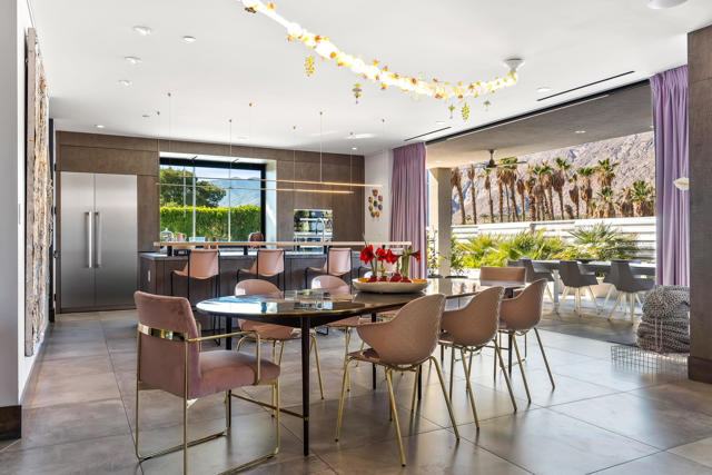 427 N Avenida Caballeros, Palm Springs CA: https://media.crmls.org/mediaz/73d1bf28-fe3c-4c55-b8d8-36eadefe5a10.jpg