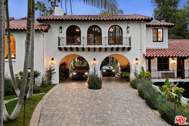 9451 Sunset Boulevard, Beverly Hills CA: https://media.crmls.org/mediaz/73d1f52d-e7bc-41df-b0f9-279bf0690b5d.jpg