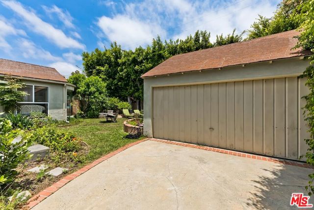 3238 Corinth Avenue, Los Angeles CA: https://media.crmls.org/mediaz/73d25c06-6647-42a7-a4d0-9be7dbc2cb90.jpg