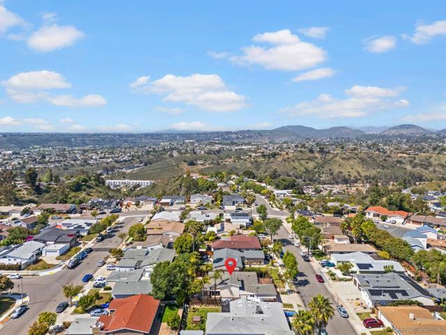 5370 Redding Rd, San Diego CA: https://media.crmls.org/mediaz/73d29a05-7023-4839-9acc-e5e5fd912aa2.jpg