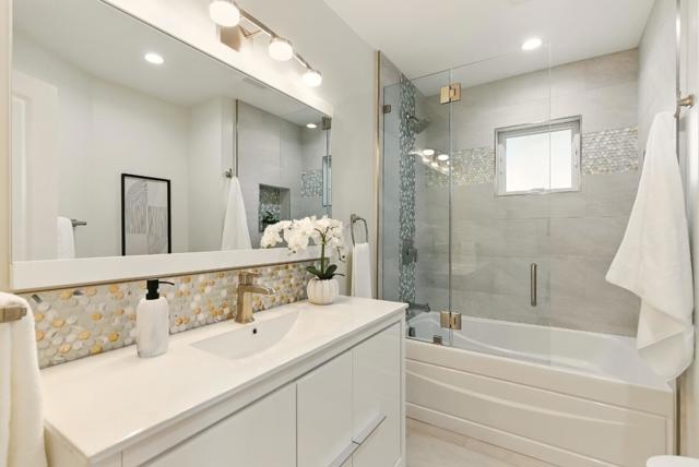 3996 Jefferson Avenue, Redwood City CA: https://media.crmls.org/mediaz/73d33863-aa76-4dd1-8b2a-7d1ba649b80e.jpg