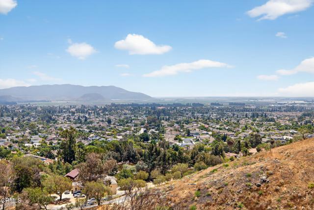 375 W Highland Drive, Camarillo CA: https://media.crmls.org/mediaz/73d36af4-6cda-4a9a-bb3c-6514797ff036.jpg
