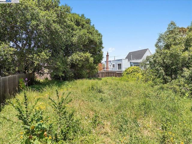 310 Spruce St, Alameda CA: https://media.crmls.org/mediaz/73d507ea-d0d9-4d90-9bb2-ed78dfa4afe3.jpg