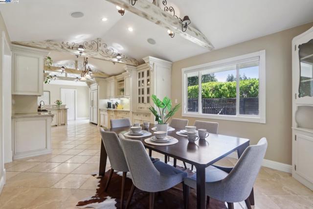 688 Danville Blvd, Danville CA: https://media.crmls.org/mediaz/73d538d4-3524-4da2-9511-daafd8805d4f.jpg