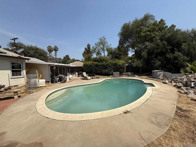 4039 Citradora Dr, Spring Valley CA: https://media.crmls.org/mediaz/73d539de-3f8f-4468-84c6-52693be2a7e3.jpg