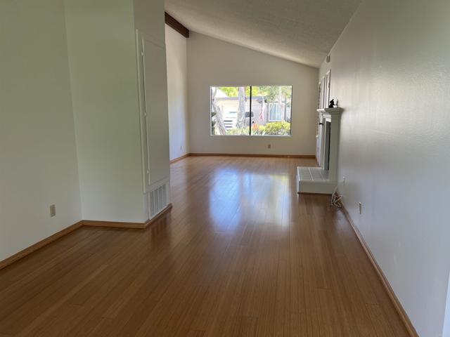 1404 Lombard Street, Vista CA: https://media.crmls.org/mediaz/73d576ca-b464-416b-be6d-3b1f1f270d6e.jpg