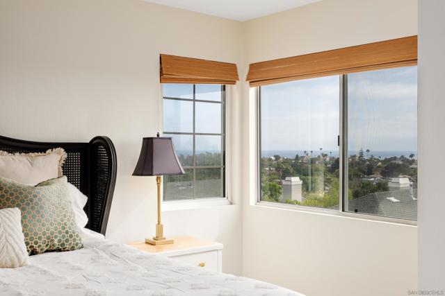 579 Hygeia Ave, Encinitas CA: https://media.crmls.org/mediaz/73d58104-1f66-4ad4-be67-21cbd7d53753.jpg