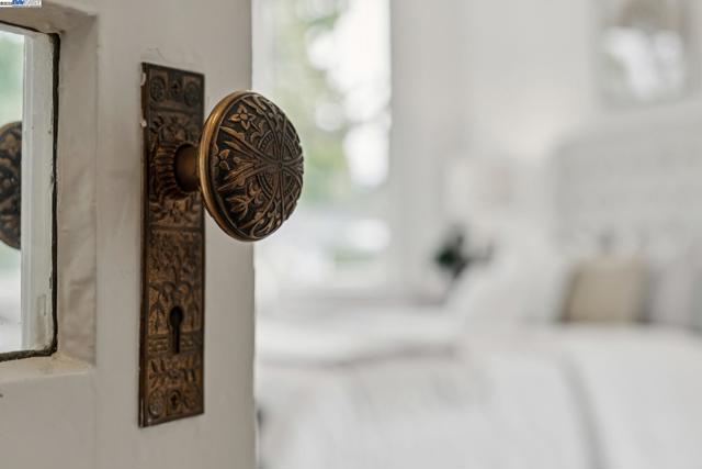 2120 Encinal Ave, Alameda CA: https://media.crmls.org/mediaz/73d5b7c1-3253-4a50-98fe-7199a7996c1c.jpg