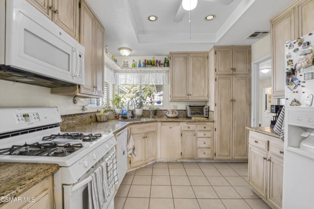 2190 Westshore Lane, Westlake Village CA: https://media.crmls.org/mediaz/73d63ded-2414-4306-9715-08e943a224ff.jpg