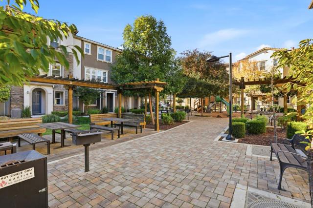 17985 Cantabria Lane, Morgan Hill CA: https://media.crmls.org/mediaz/73d6451c-317c-4803-b32a-05f6da16b974.jpg