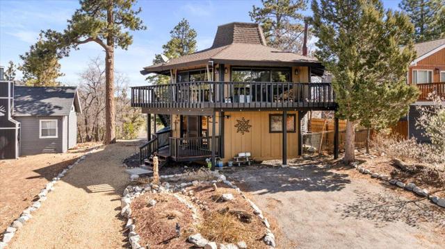 719 Villa Grove Avenue, Big Bear CA: https://media.crmls.org/mediaz/73d6a3d6-0b24-44ca-b39c-b653dc584690.jpg