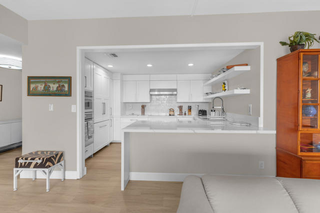 910 Island Drive, Rancho Mirage CA: https://media.crmls.org/mediaz/73d6e5f1-1238-4aaf-a802-40fb6395ed96.jpg