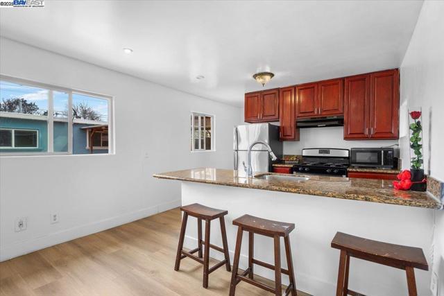 24753 Willimet Way, Hayward CA: https://media.crmls.org/mediaz/73d779f1-47d9-4c73-bb54-a339b093cabe.jpg