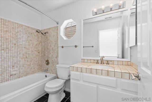 8585 Via Mallorca, La Jolla CA: https://media.crmls.org/mediaz/73d7c20d-5368-4c4a-b67e-1f6539da89ac.jpg