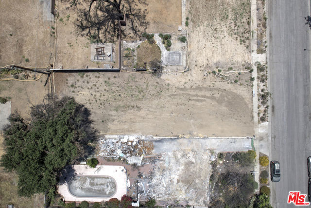 2724 Glen Avenue, Altadena CA: https://media.crmls.org/mediaz/73d8038b-17a0-4139-a825-13b22efc4679.jpg