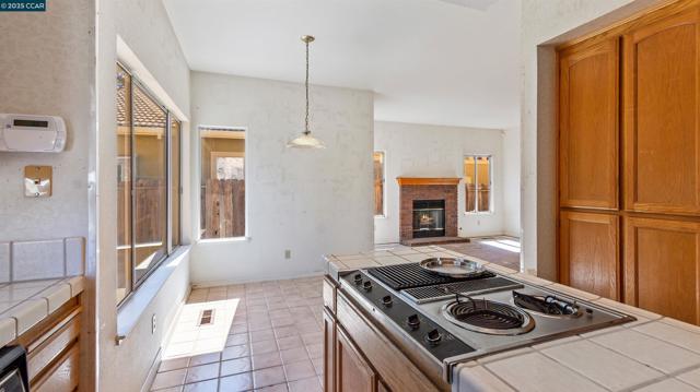 2117 Mark Twain Dr, Antioch CA: https://media.crmls.org/mediaz/73d83a76-917c-4070-8af5-63ff7b479941.jpg