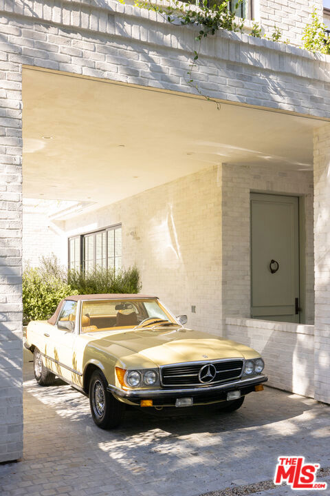 Image 2 of 28 For 525 Westmount Drive