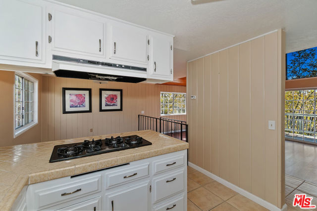 28665 Zion Drive, Lake Arrowhead CA: https://media.crmls.org/mediaz/73d99816-53d9-4e88-baf0-3a3d5f625183.jpg