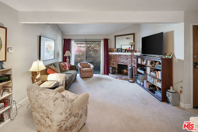 15511 Sherman Way, 53 photo 6