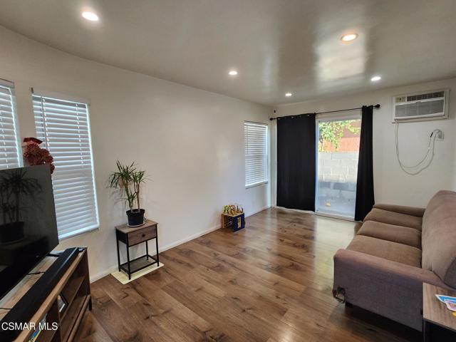 5841 Tujunga Avenue, North Hollywood CA: https://media.crmls.org/mediaz/73d9ff51-91e2-498e-9a11-5964ce092593.jpg