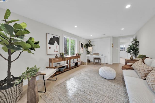 90 Upper Briar Road, Kentfield CA: https://media.crmls.org/mediaz/73da13a2-279e-418b-a74a-9247f2185fdd.jpg