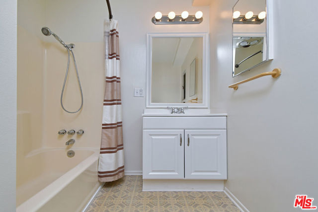3682 Berry Drive, Studio City CA: https://media.crmls.org/mediaz/73db2858-7d6b-4a69-b216-7c4480c6f8f8.jpg