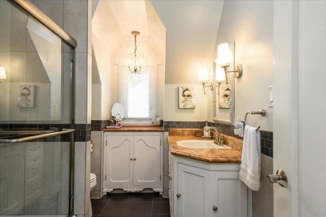 Image 37 of 75 For 819 Holly Road