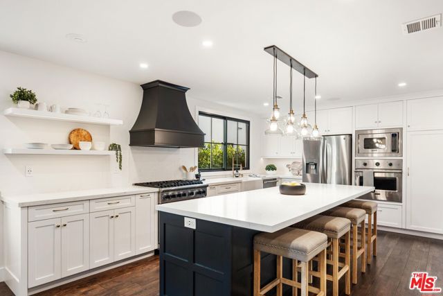 1225 S Cloverdale Avenue, Los Angeles CA: https://media.crmls.org/mediaz/73dc1ce5-31f8-479e-aafc-7d00bcf13232.jpg