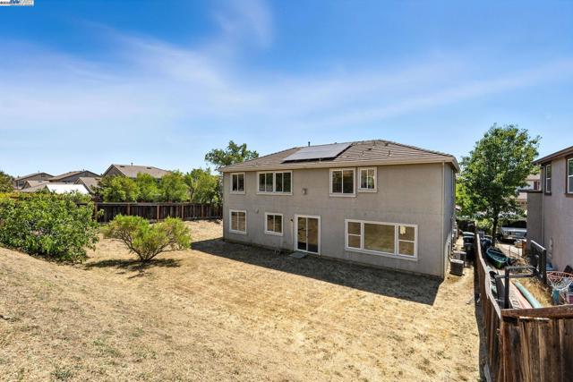 3909 Danbury Way, Fairfield CA: https://media.crmls.org/mediaz/73dc8217-c256-4232-94b1-ad4a3cb68450.jpg