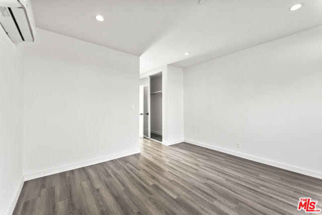 1254 9th Street, Santa Monica CA: https://media.crmls.org/mediaz/73dcf7e0-ba5b-43a7-a2d1-4a7842a7584d.jpg