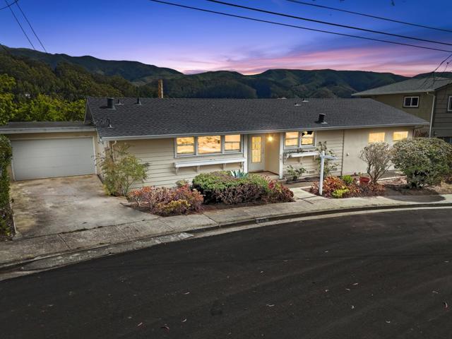 928 Corona Drive, Pacifica CA: https://media.crmls.org/mediaz/73dd3e25-a591-439a-9f75-44745351731d.jpg