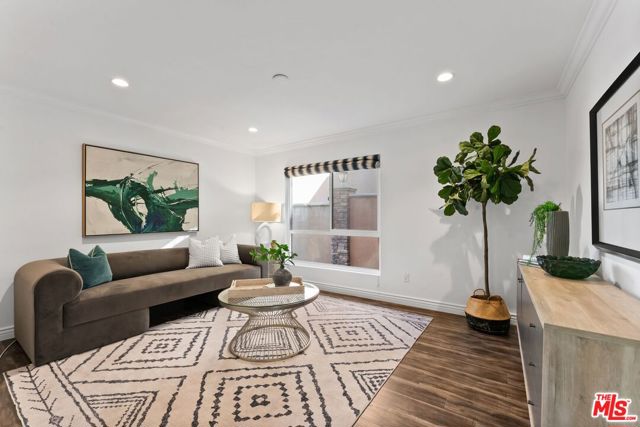 3831 Saint Johnswood Drive, Woodland Hills CA: https://media.crmls.org/mediaz/73ddd307-25a8-426f-959b-ab2e7e96b56c.jpg
