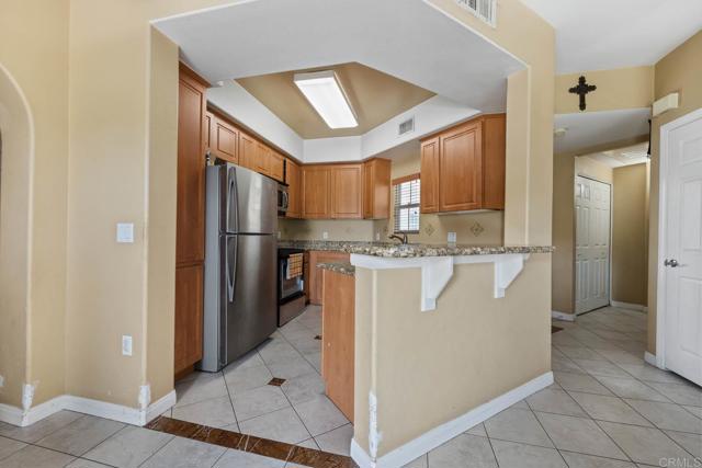 Detail Gallery Image 3 of 15 For 2707 Lake Pointe Dr #204,  Spring Valley,  CA 91977 - 2 Beds | 2 Baths