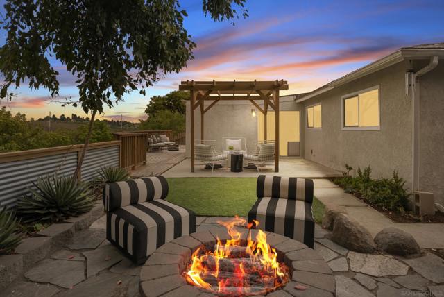310 Bluff Wy, Oceanside CA: https://media.crmls.org/mediaz/73de0ce3-db47-4220-a675-670c257982ec.jpg
