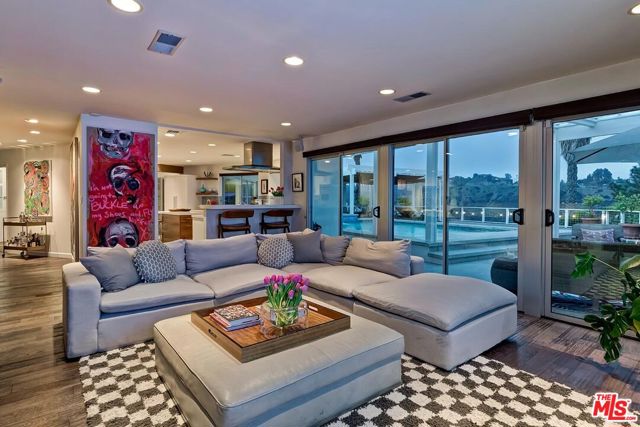 2224 Hercules Drive, Los Angeles CA: https://media.crmls.org/mediaz/73de5173-dba9-4ae0-8cb7-4b70f549ba08.jpg