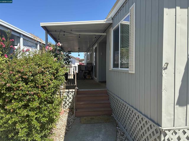 261 Tanbor Way, Pacheco CA: https://media.crmls.org/mediaz/73de7b53-4e75-496b-8bd9-271e8adc5552.jpg