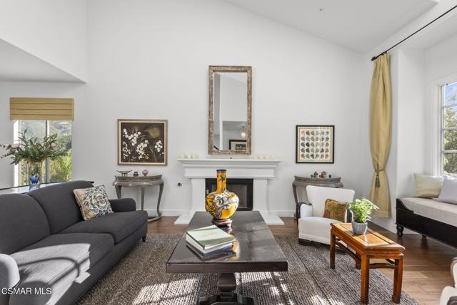 29845 Vista Del Arroyo, Agoura Hills CA: https://media.crmls.org/mediaz/73dec0dc-51b1-4336-9e5e-0da3dfc2aeee.jpg
