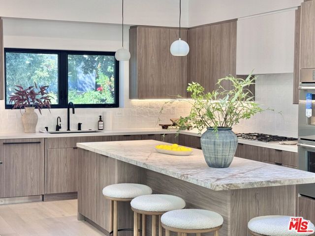 4040 Cartwright Avenue, Studio City CA: https://media.crmls.org/mediaz/73ded2c5-8c77-4522-9cc8-8e79e2739478.jpg