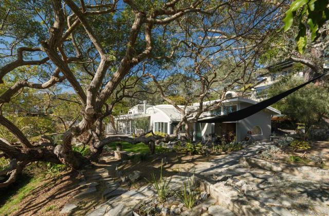 327 Pine Needles Dr, Del Mar CA: https://media.crmls.org/mediaz/73df1b22-7997-4024-a5d6-6d2bcffa91d9.jpg