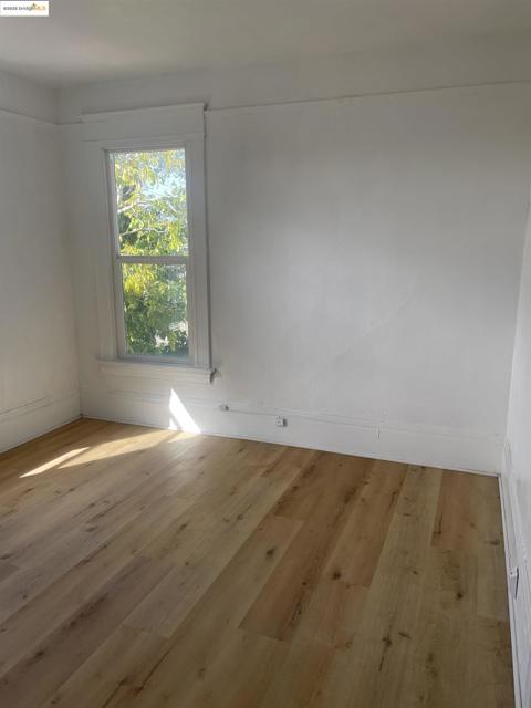 2212 17Th Ave, Oakland CA: https://media.crmls.org/mediaz/73df1f7d-d2e0-4bc9-ae6b-8ef8d39f98ef.jpg