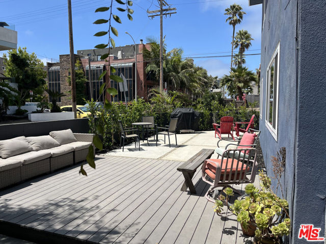 101 Catamaran (#3,4,5,6) Street, Marina del Rey CA: https://media.crmls.org/mediaz/73df5a95-32b0-4aa2-85ee-b779fe3874f7.jpg