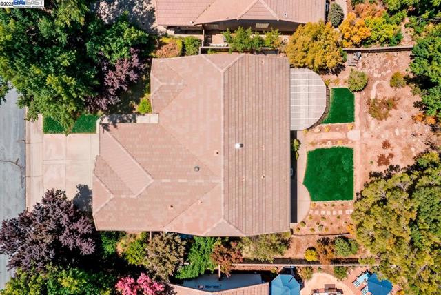 3319 Besana Dr, El Dorado Hills CA: https://media.crmls.org/mediaz/73dfdd46-e6d1-4149-a7ae-9e26f46e85a9.jpg