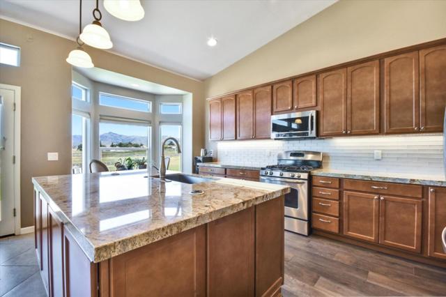 525 Heatherwood Estates Drive, Hollister CA: https://media.crmls.org/mediaz/73e17b9d-9d3f-4af4-a00c-2e36fbe7b0d7.jpg