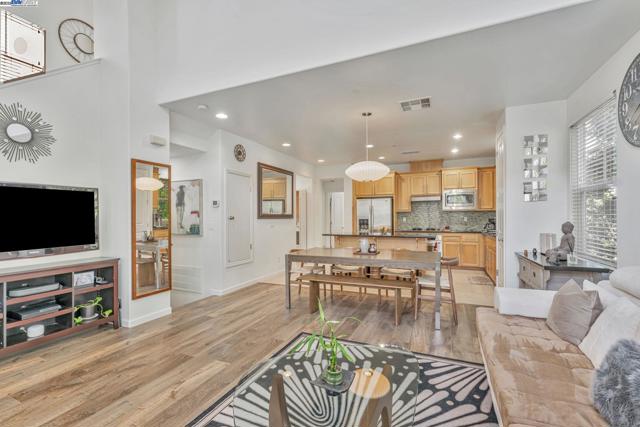40252 Bonica Rose Terrace, Fremont CA: https://media.crmls.org/mediaz/73e2469b-7ffc-48b3-afe7-f62e174eea3c.jpg
